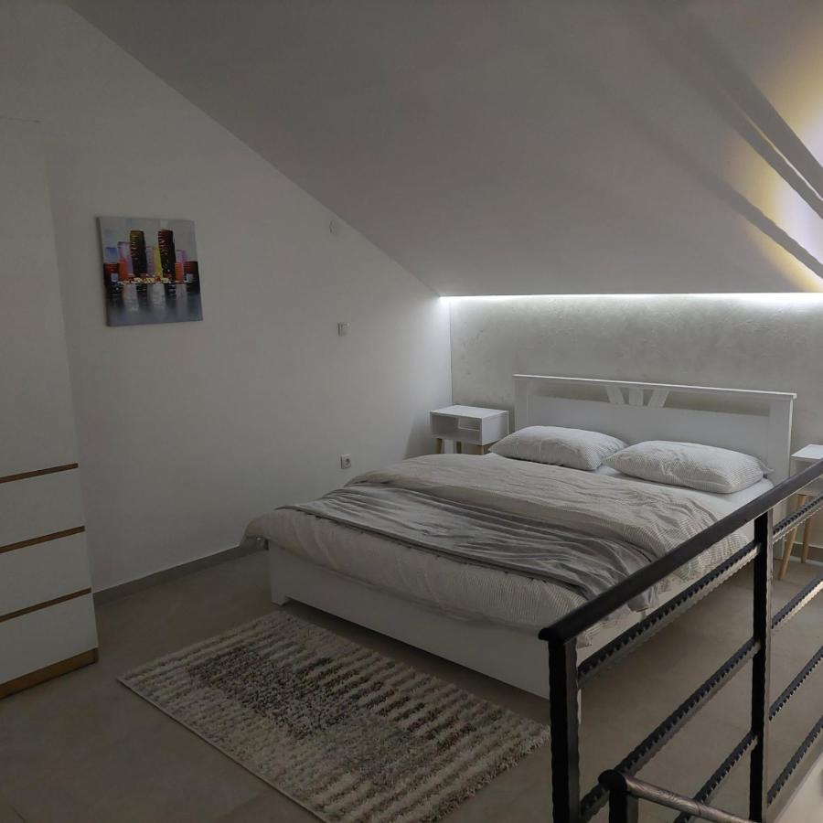 Apartman Lux Jelena Surčin Kültér fotó
